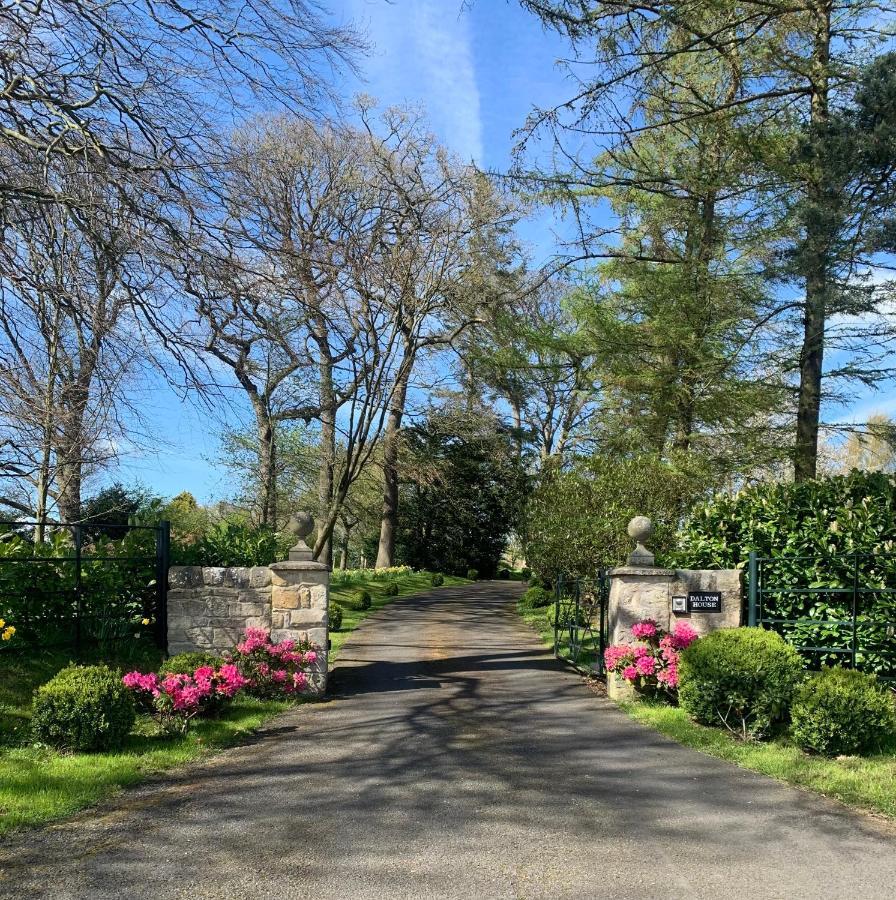 Dalton House Bed And Breakfast Exterior photo